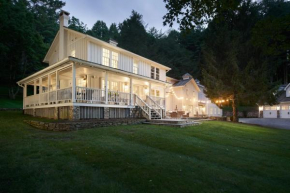 Valley Farmhouse Retreat